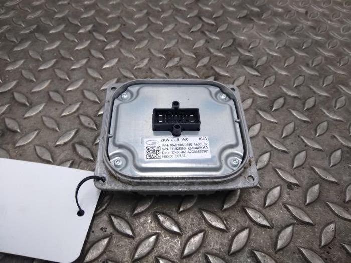 Usagé Divers Volvo V40 Prix € 96,80 Prix TTC proposé par Rhenoy Onderdelen b.v.