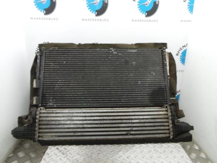 Usagé Radiateur Jaguar X-Type Prix € 260,15 Prix TTC proposé par Rhenoy Onderdelen b.v.