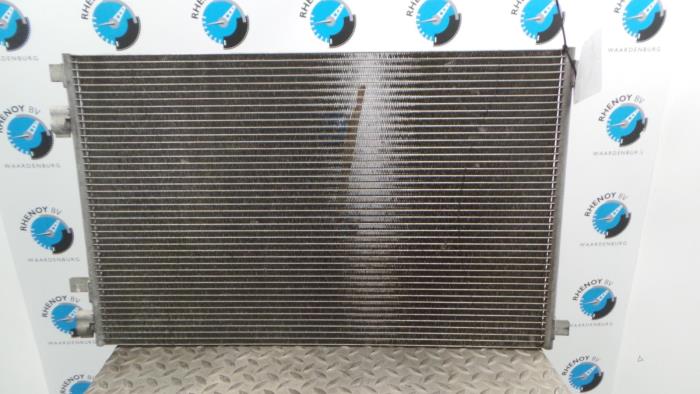 Usagé Condenseur de climatisation Renault Megane Scenic Prix € 60,50 Prix TTC proposé par Rhenoy Onderdelen b.v.
