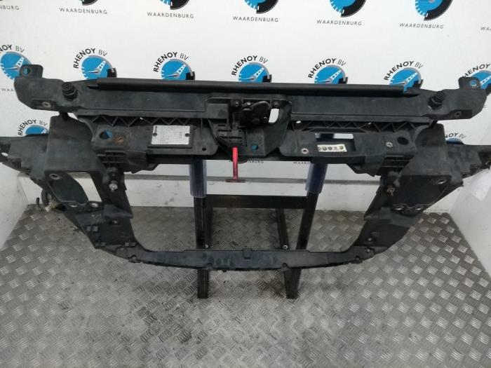 Begagnade Front Fiat Stilo Pris € 48,40 Inklusive moms erbjuds av Rhenoy Onderdelen b.v.