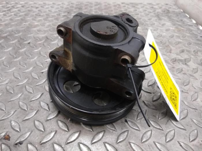 Begagnade Servostyrningspump Ford Mondeo Pris € 60,50 Inklusive moms erbjuds av Rhenoy Onderdelen b.v.