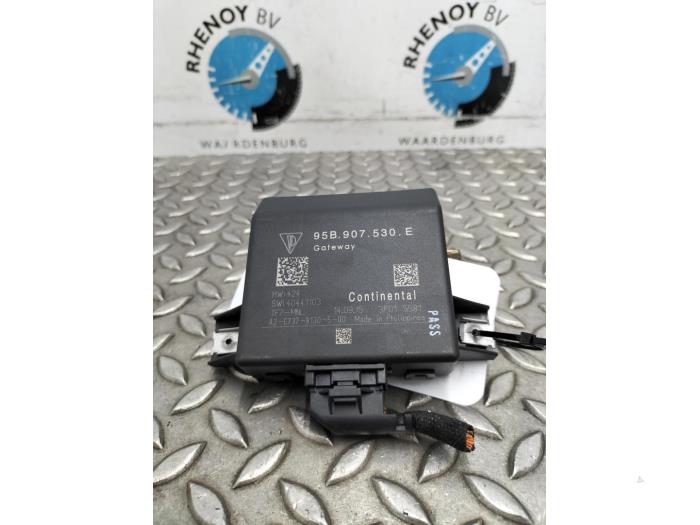 Used Engine management computer Porsche Cayenne Price € 96,80 Inclusive VAT offered by Rhenoy Onderdelen b.v.