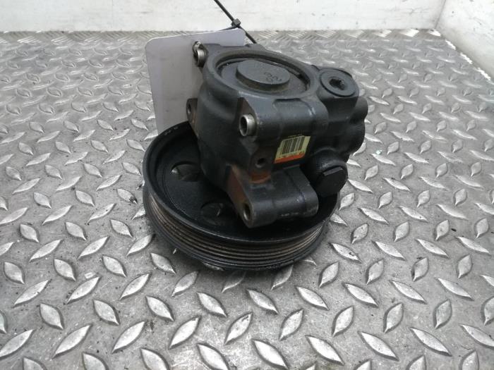 Begagnade Servostyrningspump Ford Mondeo Pris € 60,50 Inklusive moms erbjuds av Rhenoy Onderdelen b.v.