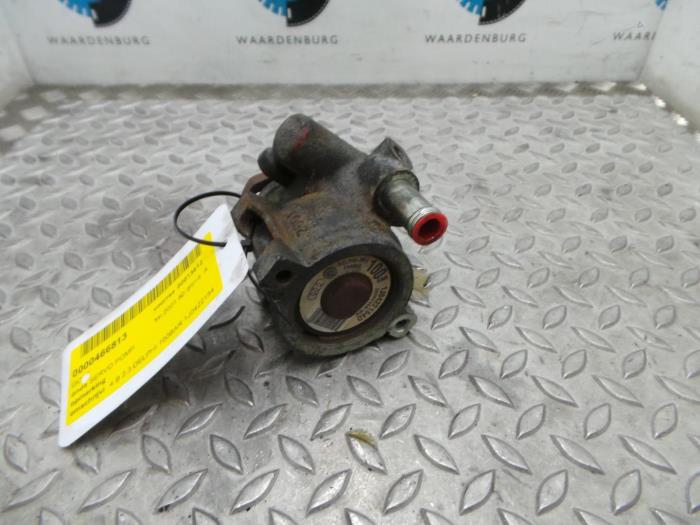 Usagé Pompe de direction Volkswagen Golf Prix € 60,50 Prix TTC proposé par Rhenoy Onderdelen b.v.