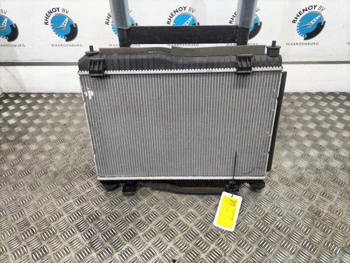 Usagé Radiateur Ford Fiesta Prix € 121,00 Prix TTC proposé par Rhenoy Onderdelen b.v.