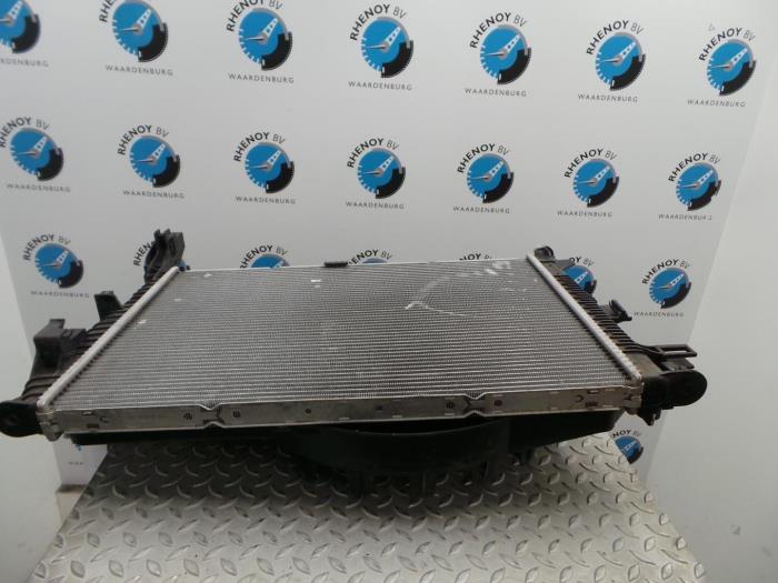 Usagé Radiateur Ford Focus Prix € 96,80 Prix TTC proposé par Rhenoy Onderdelen b.v.