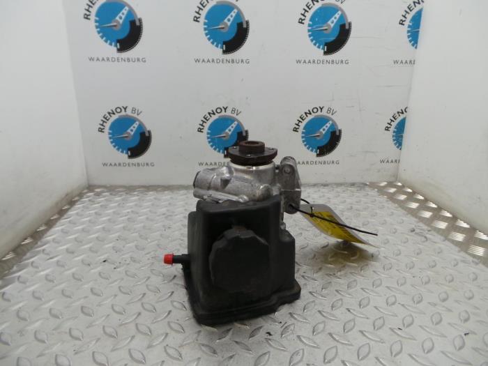 Usagé Pompe de direction Mercedes Sprinter Prix € 96,80 Prix TTC proposé par Rhenoy Onderdelen b.v.