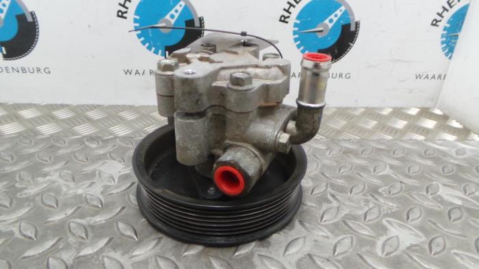 Used Power steering pump Renault Master Price € 96,80 Inclusive VAT offered by Rhenoy Onderdelen b.v.