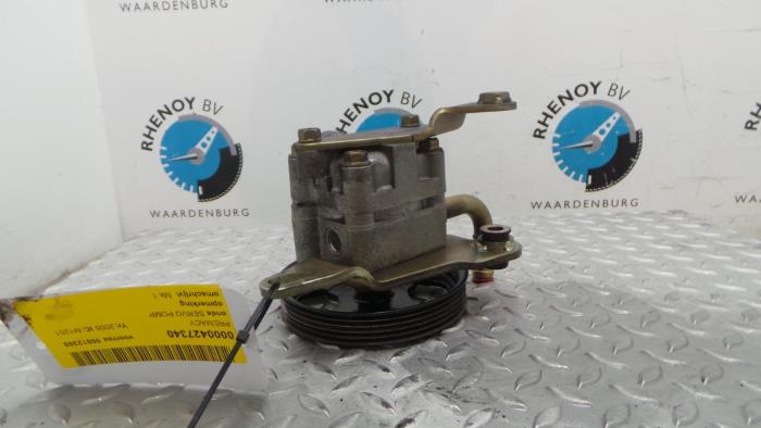 Usagé Pompe de direction Mazda Premacy Prix € 72,60 Prix TTC proposé par Rhenoy Onderdelen b.v.