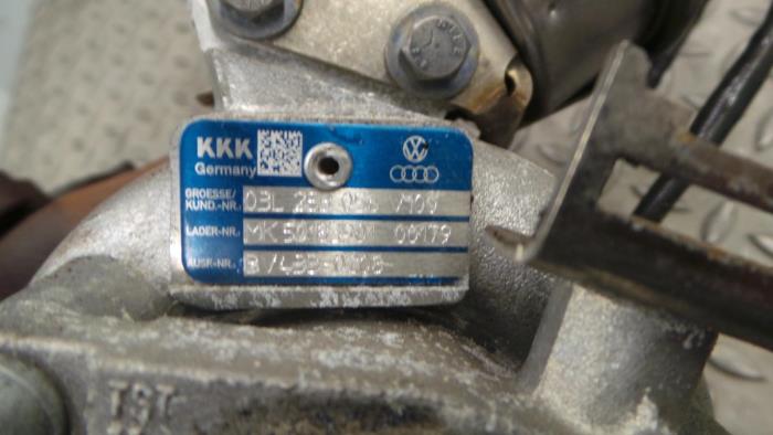 Usagé Turbo Volkswagen Golf Prix € 217,80 Prix TTC proposé par Rhenoy Onderdelen b.v.