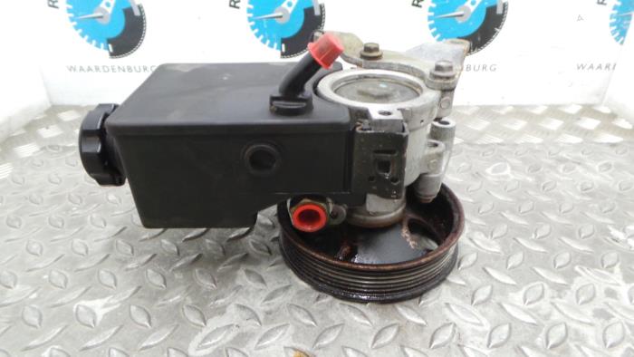 Usagé Pompe de direction Ssang Yong Rodius Prix € 60,50 Prix TTC proposé par Rhenoy Onderdelen b.v.
