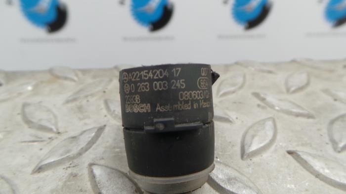 Usados Varios Mercedes E-Klasse Precio € 30,25 IVA incluido ofrecido por Rhenoy Onderdelen b.v.