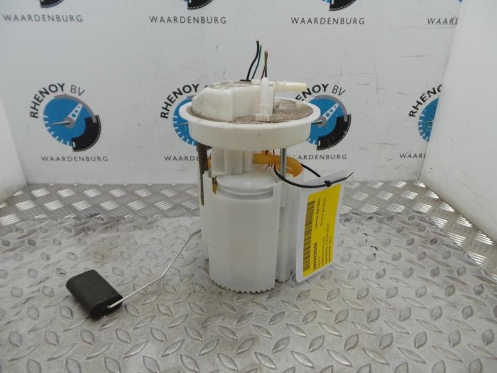 Usagé Pompe à carburant Ford Fiesta Prix € 60,50 Prix TTC proposé par Rhenoy Onderdelen b.v.