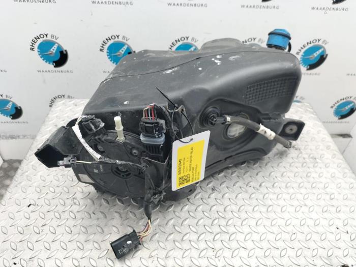 Używane Pompa AdBlue Landrover Range Rover Cena € 242,00 Z VAT oferowane przez Rhenoy Onderdelen b.v.