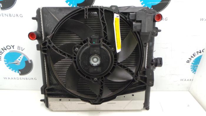 Usagé Radiateur Peugeot 208 Prix € 217,80 Prix TTC proposé par Rhenoy Onderdelen b.v.