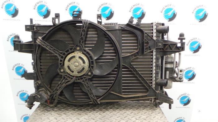 Usagé Radiateur Opel Corsa Prix € 84,70 Prix TTC proposé par Rhenoy Onderdelen b.v.