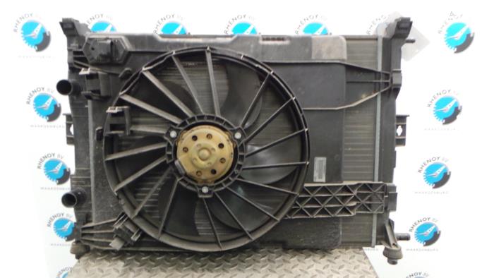 Usagé Radiateur Renault Megane Scenic Prix € 84,70 Prix TTC proposé par Rhenoy Onderdelen b.v.