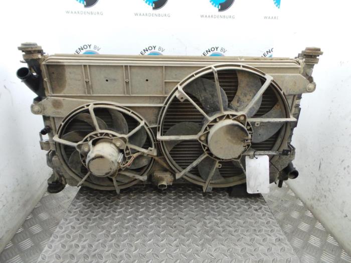 Usagé Radiateur Ford Transit Connect Prix € 96,80 Prix TTC proposé par Rhenoy Onderdelen b.v.