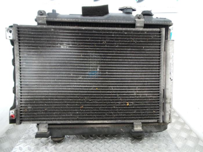 Usagé Radiateur Opel Agila Prix € 181,50 Prix TTC proposé par Rhenoy Onderdelen b.v.
