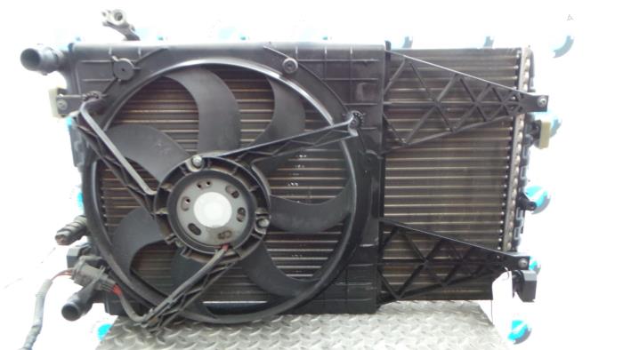 Usagé Radiateur Seat Ibiza Prix € 84,70 Prix TTC proposé par Rhenoy Onderdelen b.v.