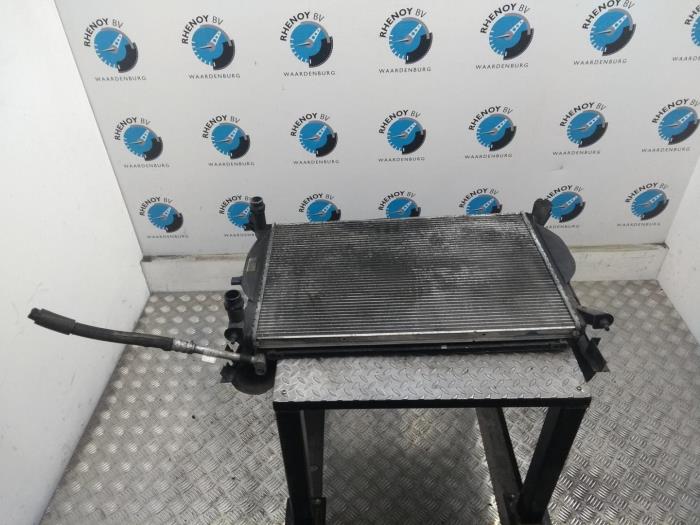 Usagé Radiateur Audi A4 Prix € 96,80 Prix TTC proposé par Rhenoy Onderdelen b.v.