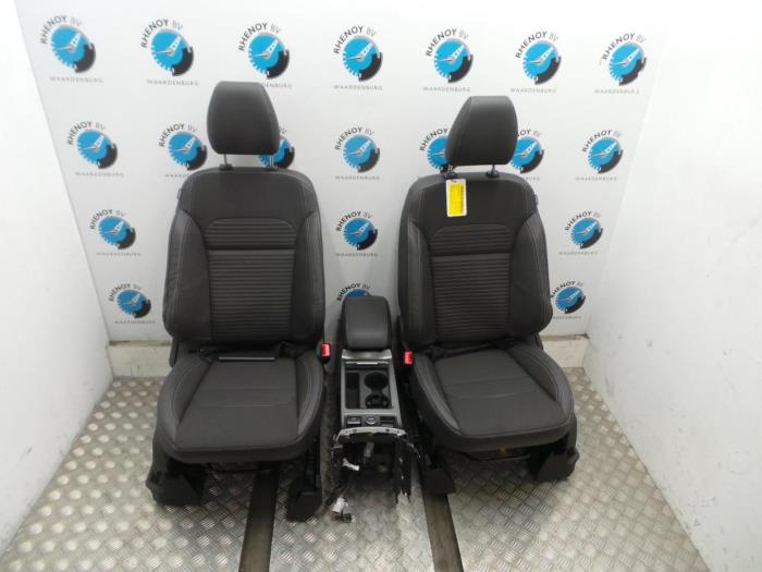 Begagnade Innerdisplay Ford Kuga Pris € 363,00 Inklusive moms erbjuds av Rhenoy Onderdelen b.v.