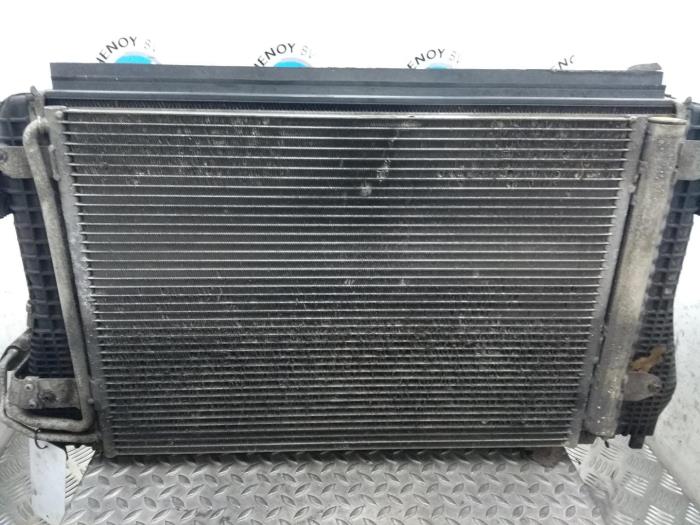 Usagé Radiateur Volkswagen Golf Prix € 145,20 Prix TTC proposé par Rhenoy Onderdelen b.v.