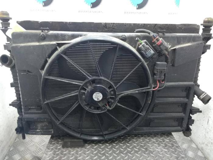 Usagé Radiateur Ford Transit Custom Prix € 484,00 Prix TTC proposé par Rhenoy Onderdelen b.v.
