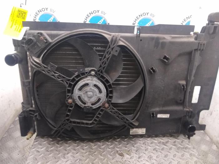 Usagé Radiateur Fiat Punto Grande Prix € 96,80 Prix TTC proposé par Rhenoy Onderdelen b.v.