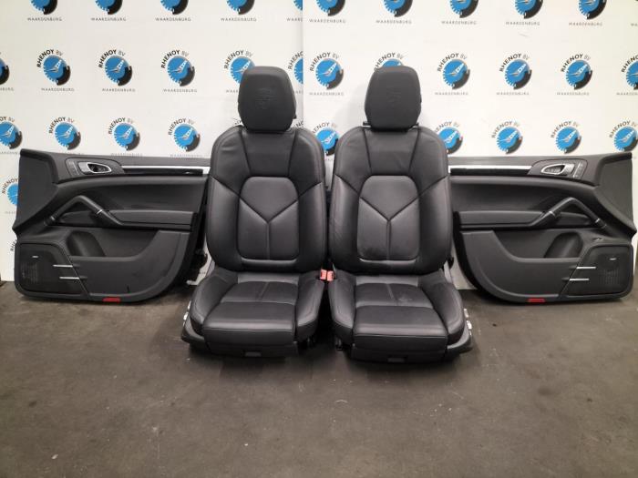 Begagnade Innerdisplay Porsche Cayenne Pris € 1.028,50 Inklusive moms erbjuds av Rhenoy Onderdelen b.v.