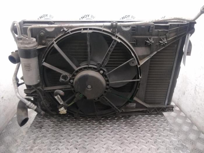 Usagé Radiateur Dacia Logan Prix € 121,00 Prix TTC proposé par Rhenoy Onderdelen b.v.