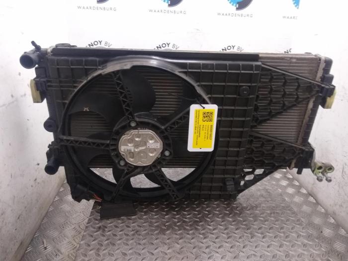 Usagé Radiateur d'eau Volkswagen Polo Prix € 302,50 Prix TTC proposé par Rhenoy Onderdelen b.v.