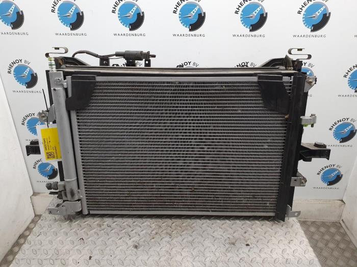 Usagé Radiateur Volvo V70/S70 Prix € 60,50 Prix TTC proposé par Rhenoy Onderdelen b.v.
