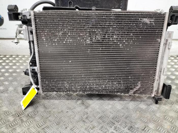 Usagé Radiateur Chevrolet Aveo Prix € 145,20 Prix TTC proposé par Rhenoy Onderdelen b.v.