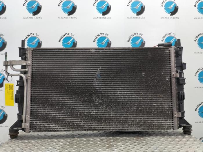 Usagé Radiateur Ford Focus Prix € 60,50 Prix TTC proposé par Rhenoy Onderdelen b.v.
