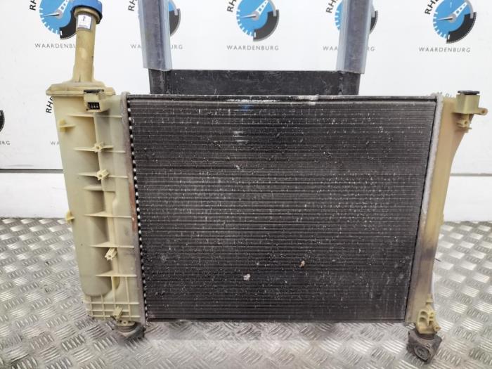 Usagé Radiateur Ford KA Prix € 151,25 Prix TTC proposé par Rhenoy Onderdelen b.v.