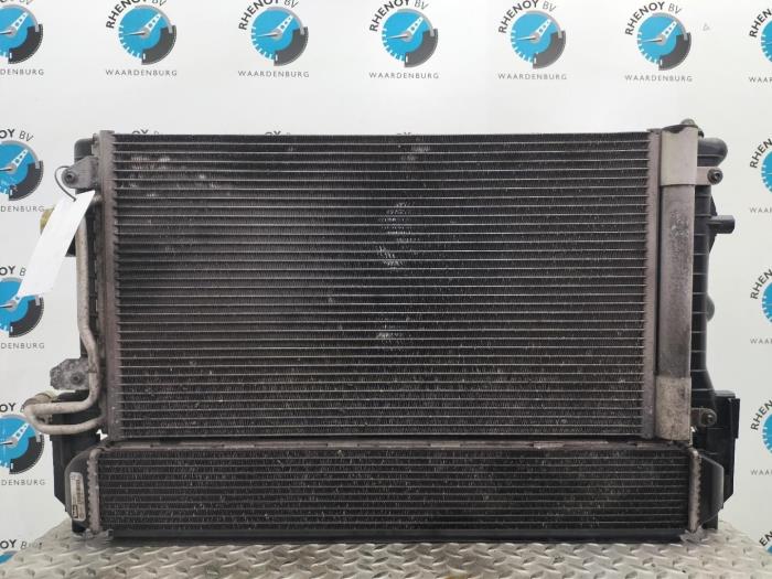 Usagé Radiateur d'eau Volkswagen Polo Prix € 302,50 Prix TTC proposé par Rhenoy Onderdelen b.v.