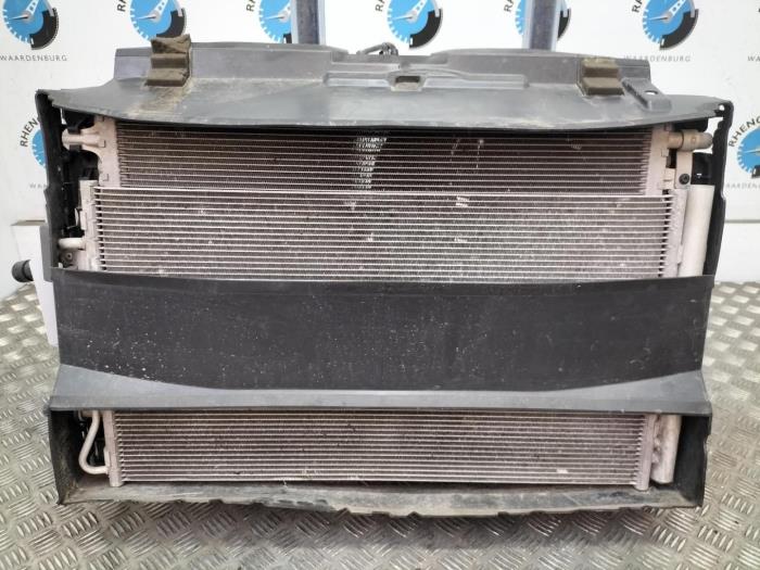 Usagé Radiateur Jaguar E-Pace Prix € 726,00 Prix TTC proposé par Rhenoy Onderdelen b.v.