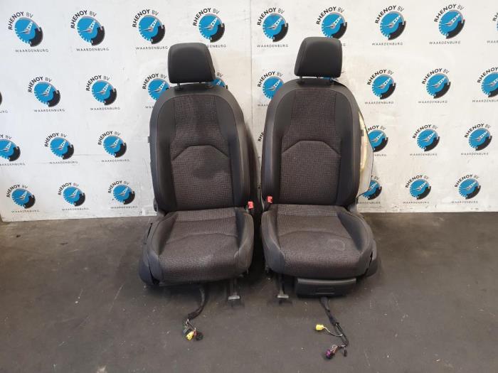 Begagnade Innerdisplay Seat Leon Pris € 423,50 Inklusive moms erbjuds av Rhenoy Onderdelen b.v.