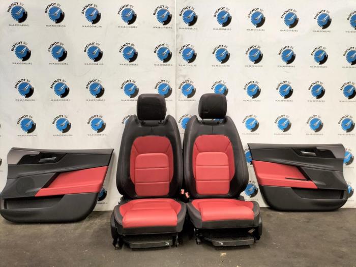 Begagnade Innerdisplay Jaguar XE Pris € 907,50 Inklusive moms erbjuds av Rhenoy Onderdelen b.v.