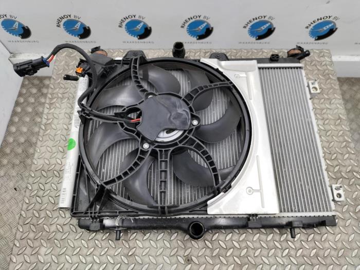 Usagé Radiateur Opel Corsa Prix € 605,00 Prix TTC proposé par Rhenoy Onderdelen b.v.