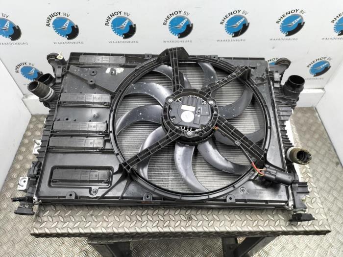 Usagé Radiateur Ford Focus Prix € 605,00 Prix TTC proposé par Rhenoy Onderdelen b.v.
