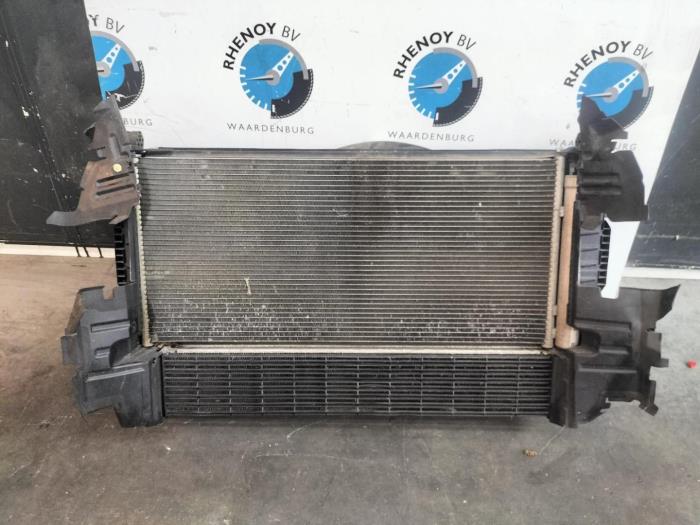 Usagé Radiateur Opel Astra Prix € 484,00 Prix TTC proposé par Rhenoy Onderdelen b.v.