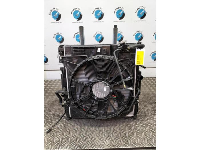 Usagé Radiateur Mazda CX-80 Prix € 907,50 Prix TTC proposé par Rhenoy Onderdelen b.v.
