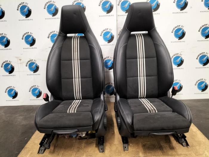 Used Interior display Mercedes GLA Price € 907,50 Inclusive VAT offered by Rhenoy Onderdelen b.v.