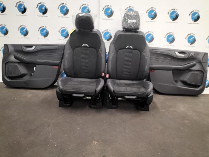 Used Interior display Ford Kuga Price € 786,50 Inclusive VAT offered by Rhenoy Onderdelen b.v.