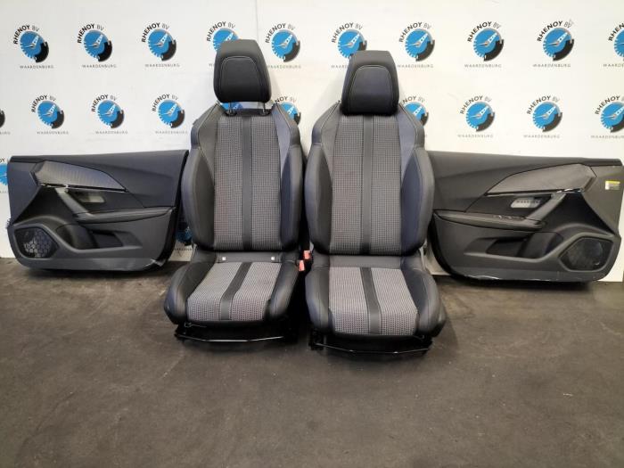 Begagnade Innerdisplay Peugeot 2008 Pris € 544,50 Inklusive moms erbjuds av Rhenoy Onderdelen b.v.
