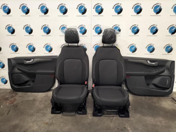 Used Interior display Ford Kuga Price € 968,00 Inclusive VAT offered by Rhenoy Onderdelen b.v.