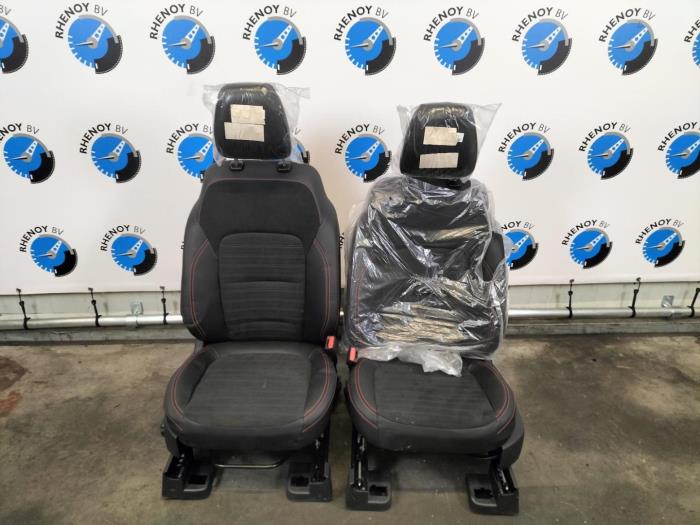 Begagnade Innerdisplay Ford Kuga Pris € 786,50 Inklusive moms erbjuds av Rhenoy Onderdelen b.v.