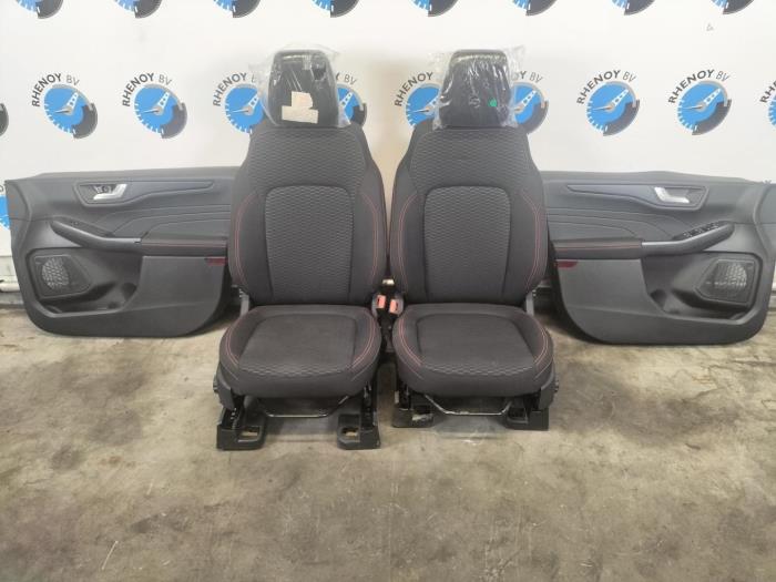 Used Interior display Ford Kuga Price € 968,00 Inclusive VAT offered by Rhenoy Onderdelen b.v.